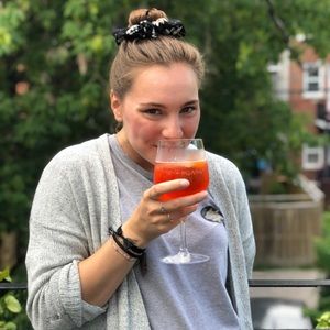 Meet your Posher, Olivia